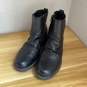 Clarks Collection Black Leather Ruched Ankle Boots